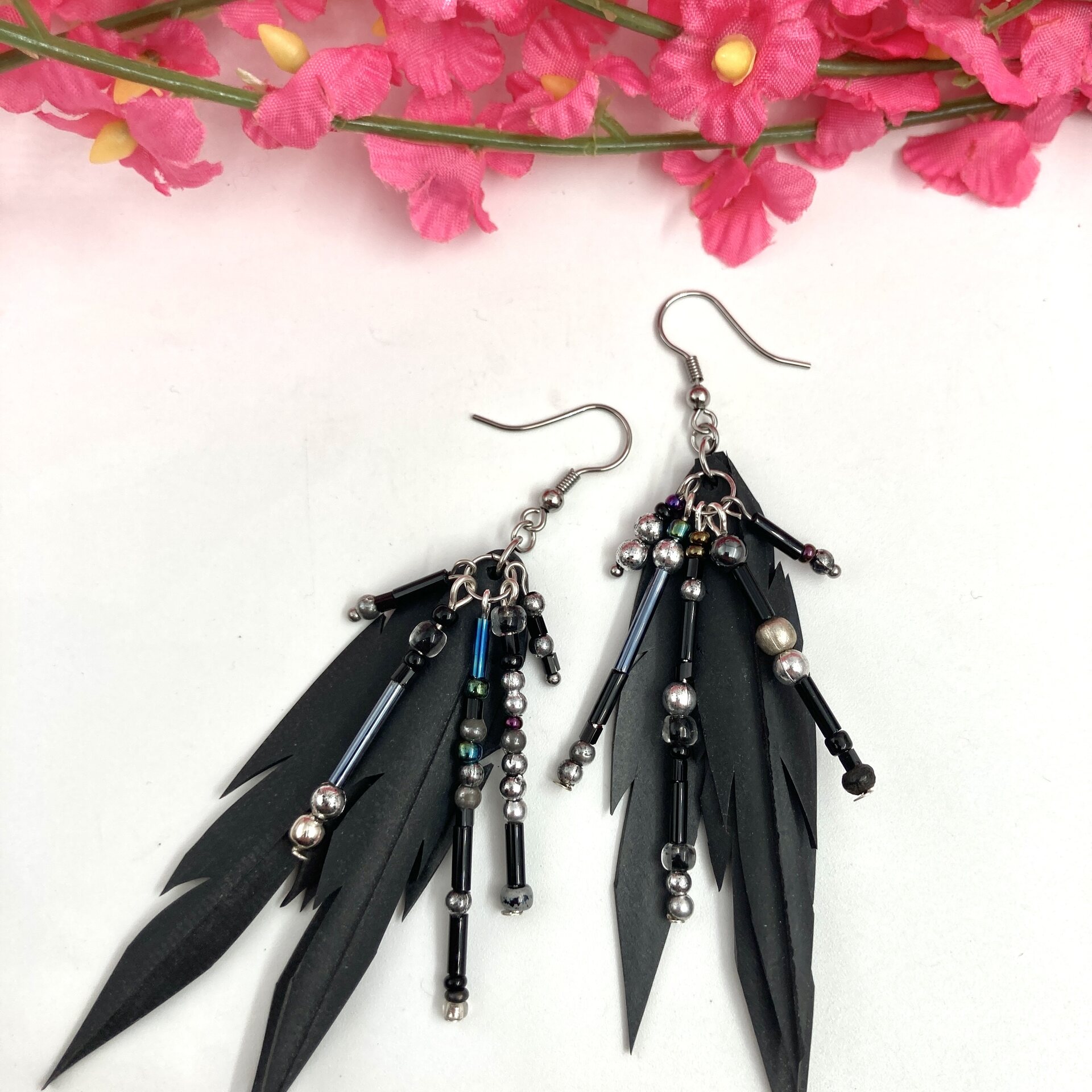 Unique Design by Maria Viuhka-sulkakorvakorut -