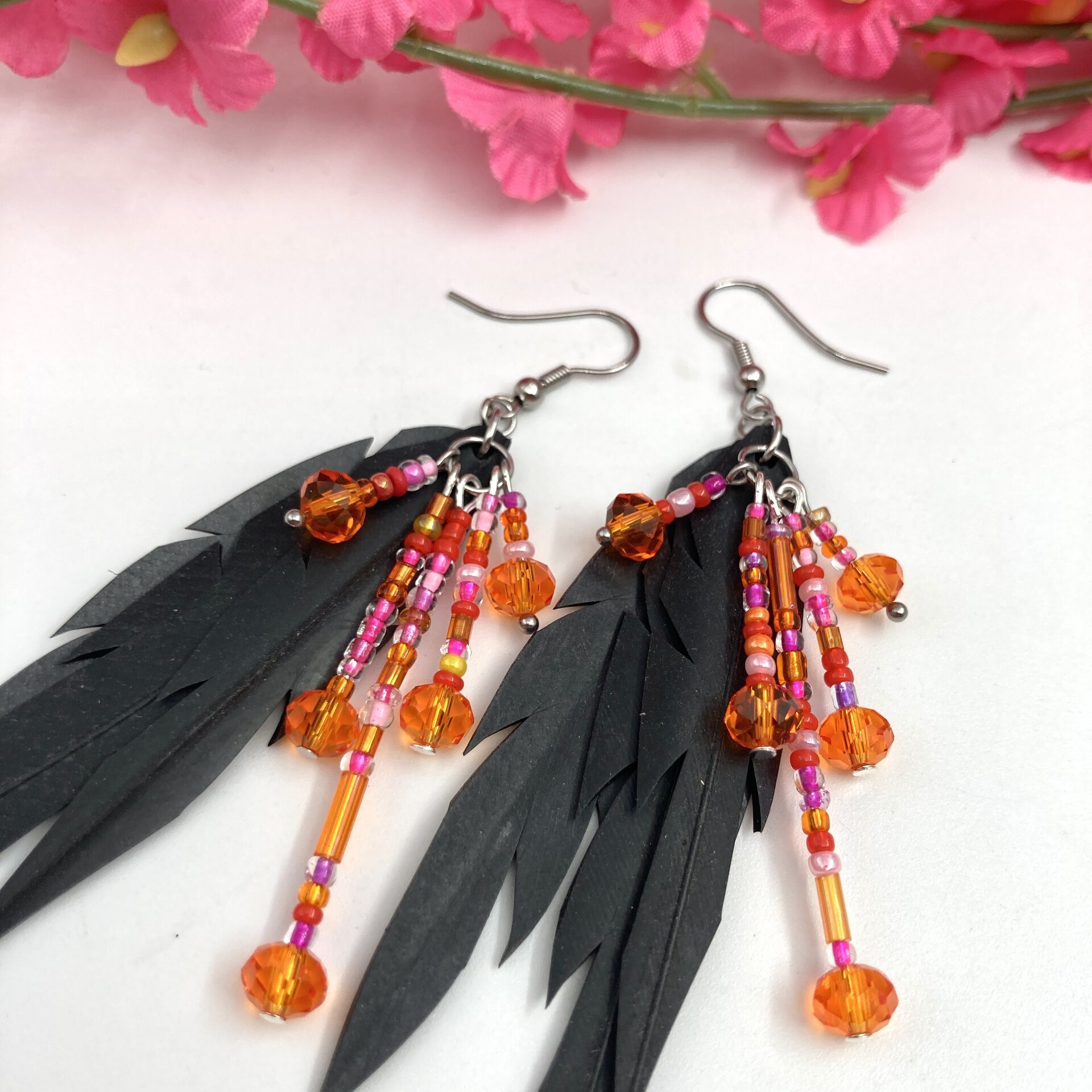 Unique Design by Maria Viuhka-sulkakorvakorut -