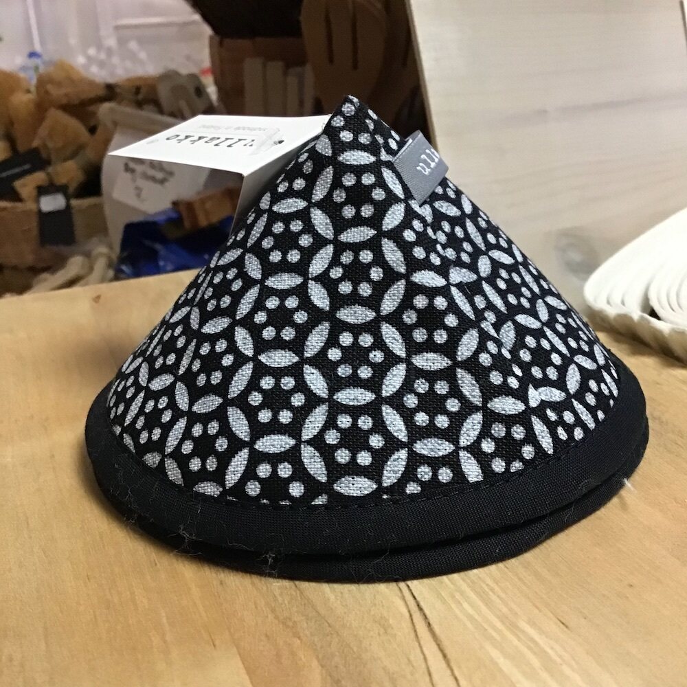 Kattilahattu / patalappu Musta