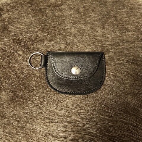 Käsintehty kolikkokukkaro Musta