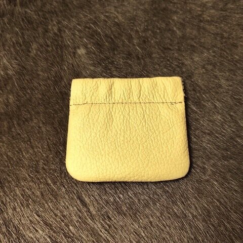 Nahkainen pussukka Keltainen