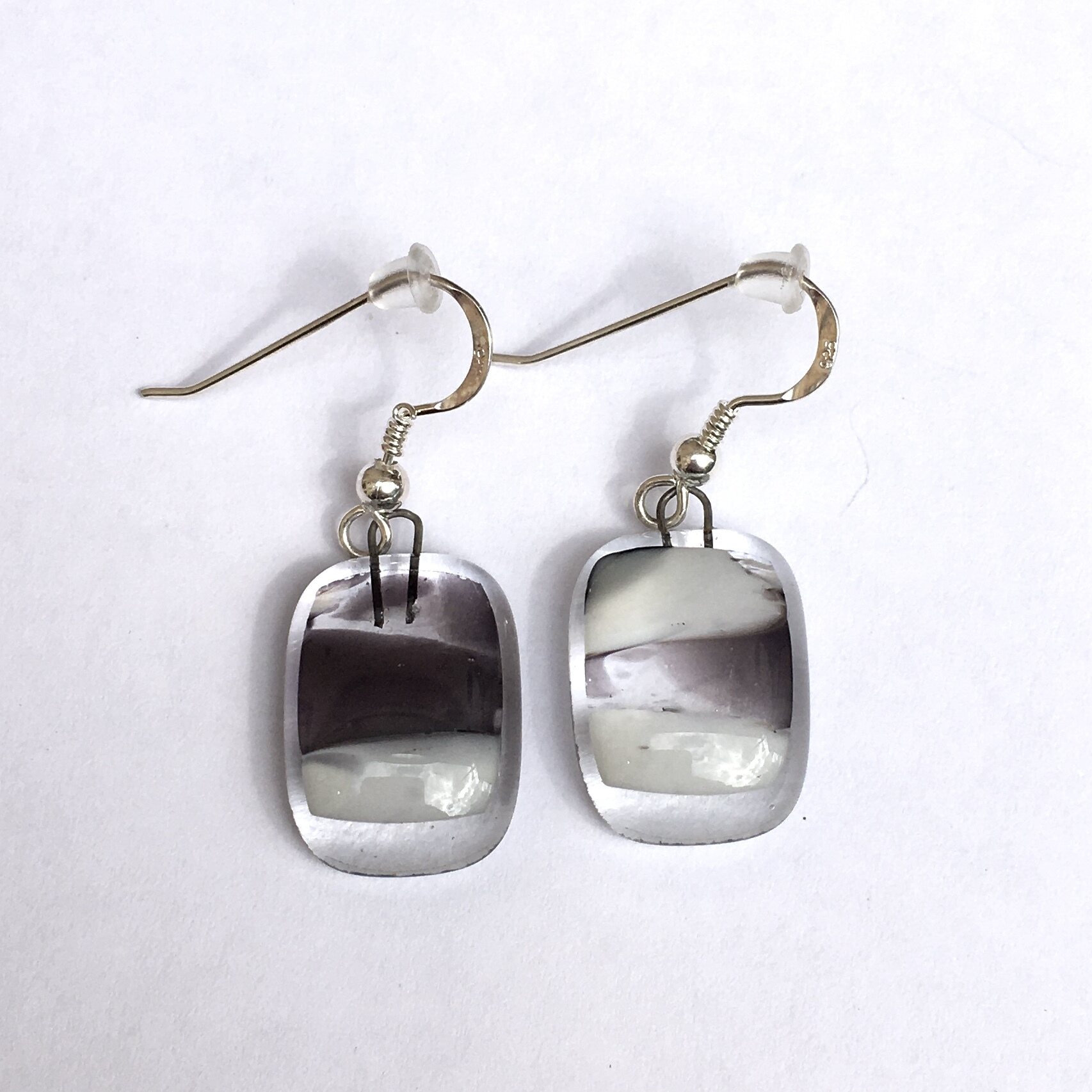 Sagamaa Short earrings Mustaraita