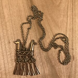 Kalevala Koru, Kaksipäinen hevonen kaulakoru