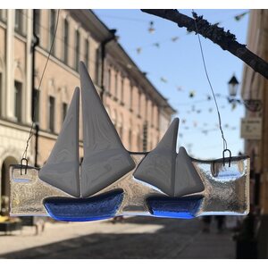 Ikkunakoriste lasia, kaksi laivaa.