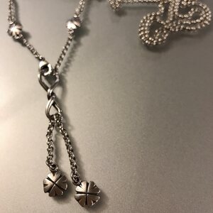 Kalevala Korun Onnen Apila-kaulakoru hopeaa
