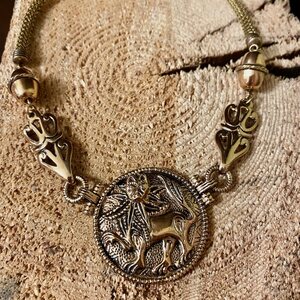Kalevala Koru Aurinkoleijona-kaulakoru