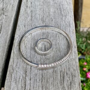 Esprit, hopeinen sormus kristallikoristelulla