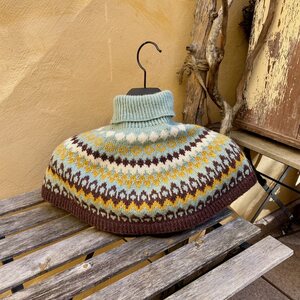 Icelandic-style patterned cardigan/collar