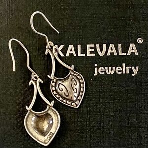 Kalevala Koru, Helinä Korvakorut
