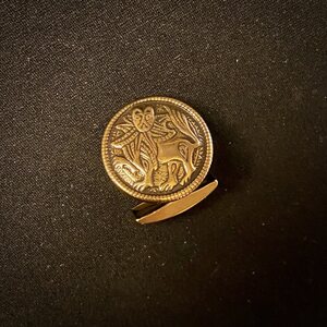 Kalevala Koru Aurinkoleijona kalvosinnapit