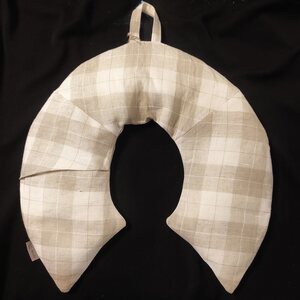 Muotoiltu kauratyyny niskalle