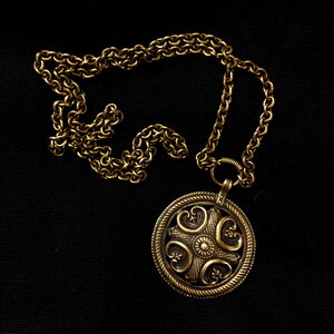 Kalevala Korun Räisälän solkiriipus
