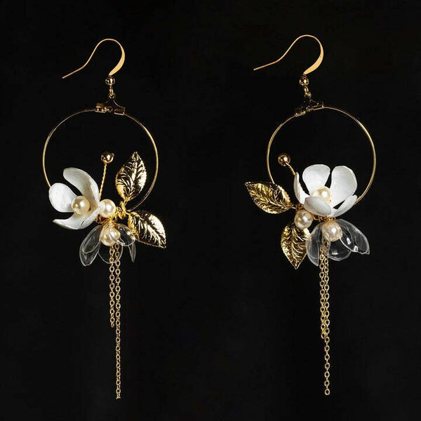Upcycle with Jing Delicate Floral Moon Boucles dʼoreille