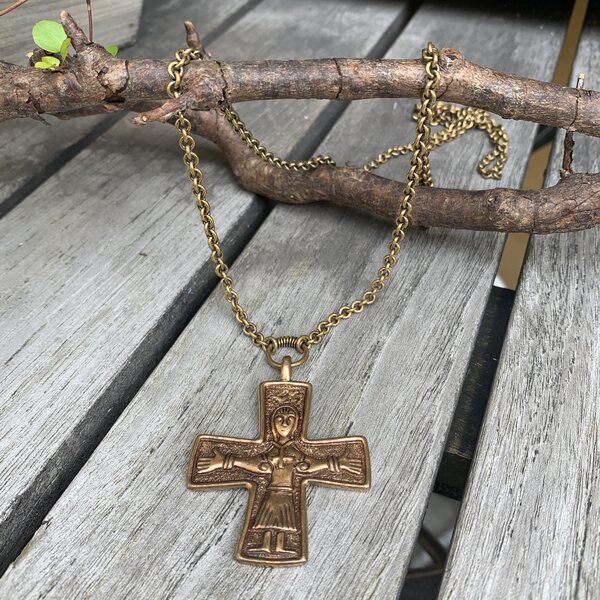 Kalevala Koru, Maarian Taskulan cross pendant